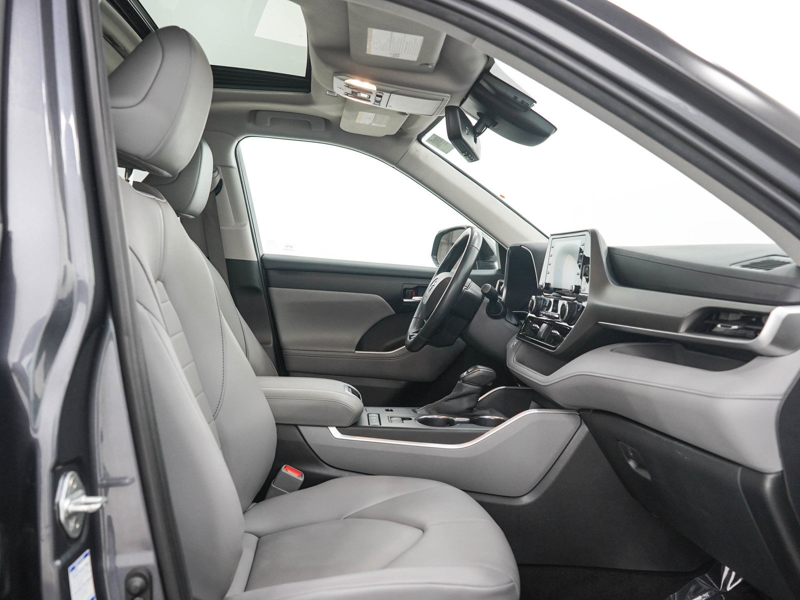 Used 2020 Toyota Highlander XLE AWD/4WD image 13