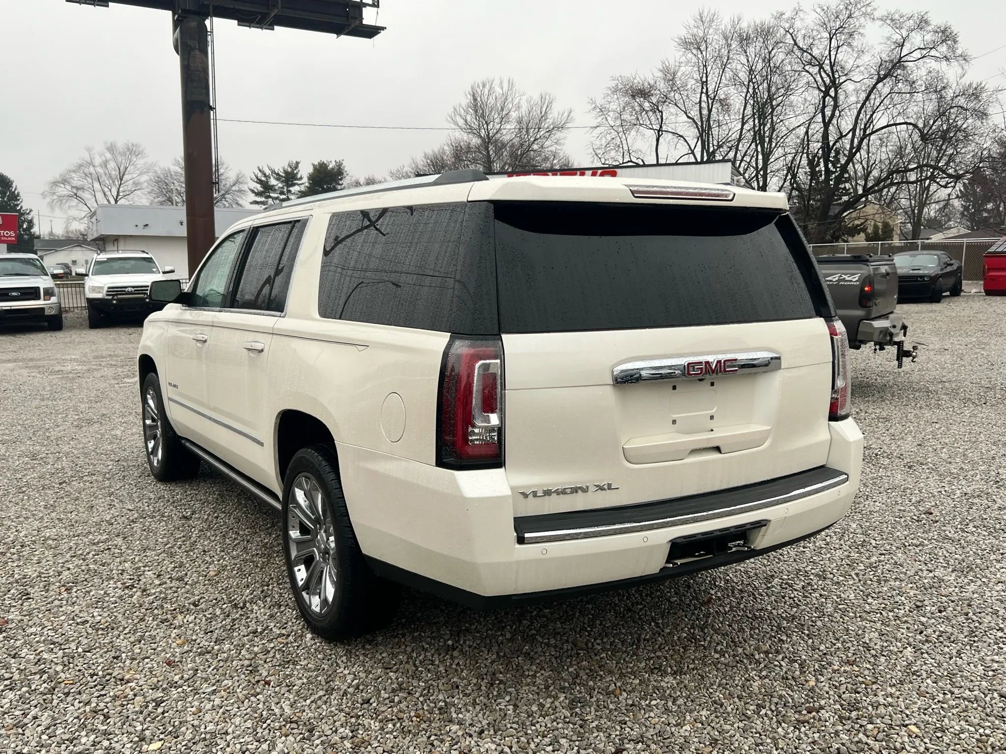 Used 2015 GMC Yukon XL Denali w/ Touring Package image 6