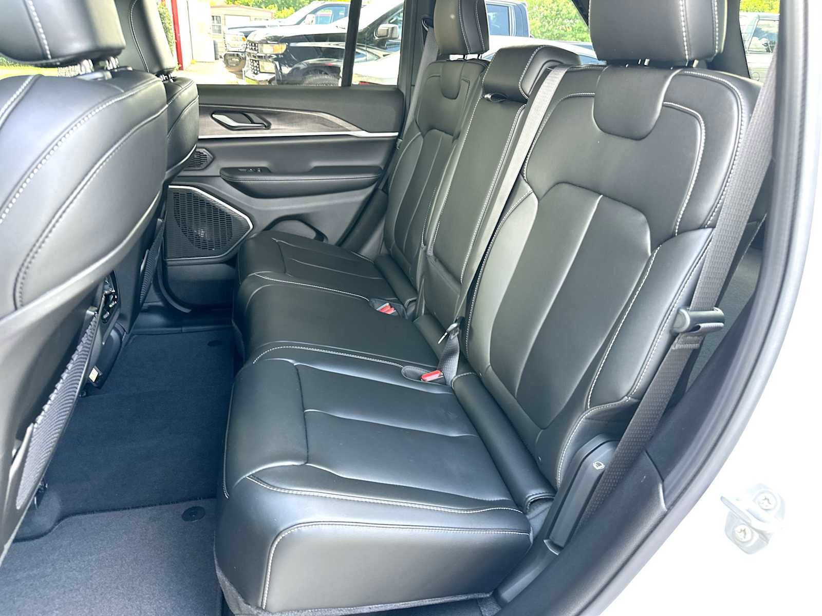 New 2026 Jeep Grand Cherokee Limited RWD image 23
