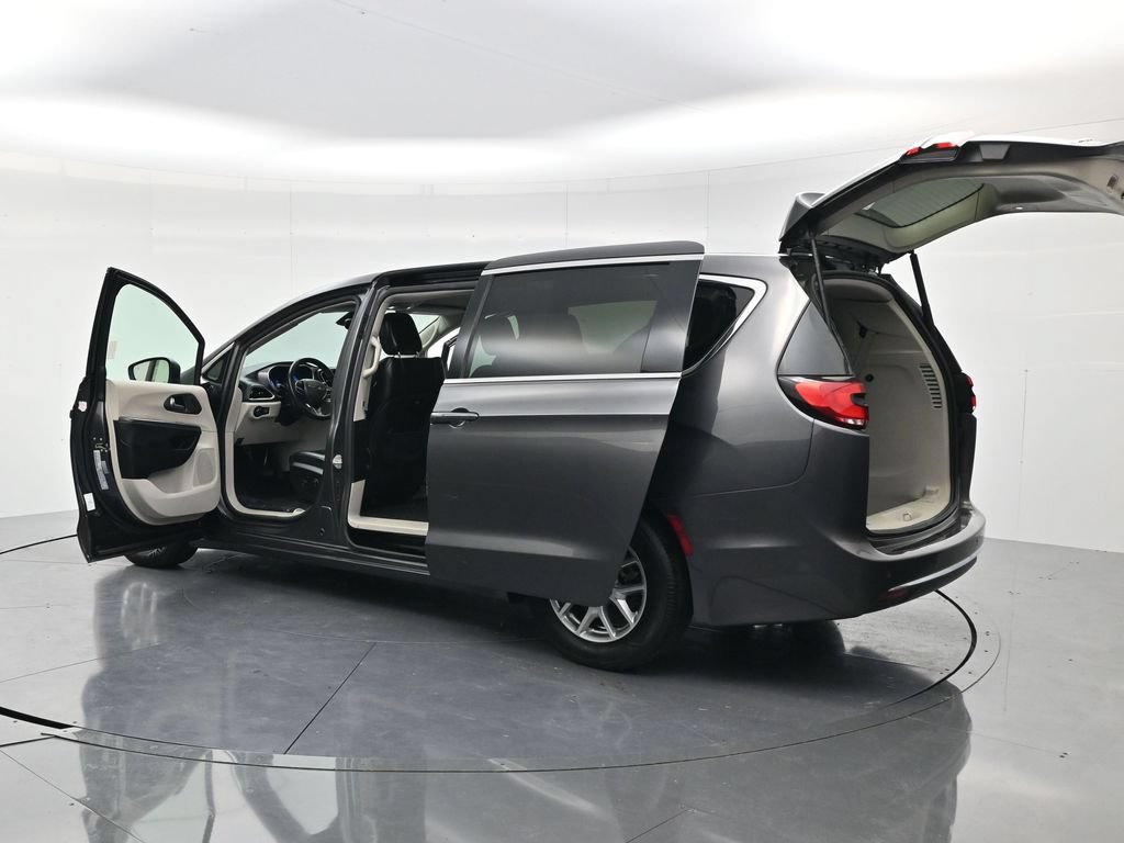 Used 2023 Chrysler Pacifica Touring-L FWD image 50