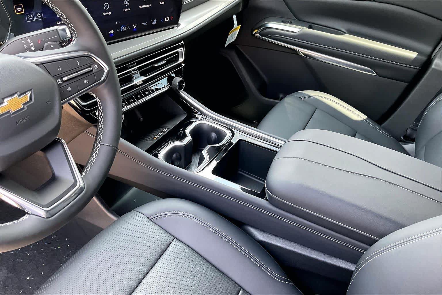 New 2026 Chevrolet Traverse LT w/ Driver Confidence Package FWD image 8