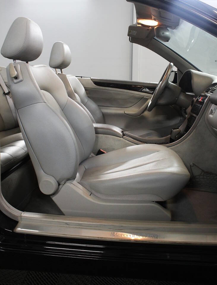 Used 2001 Mercedes-Benz CLK 320 Cabriolet image 21