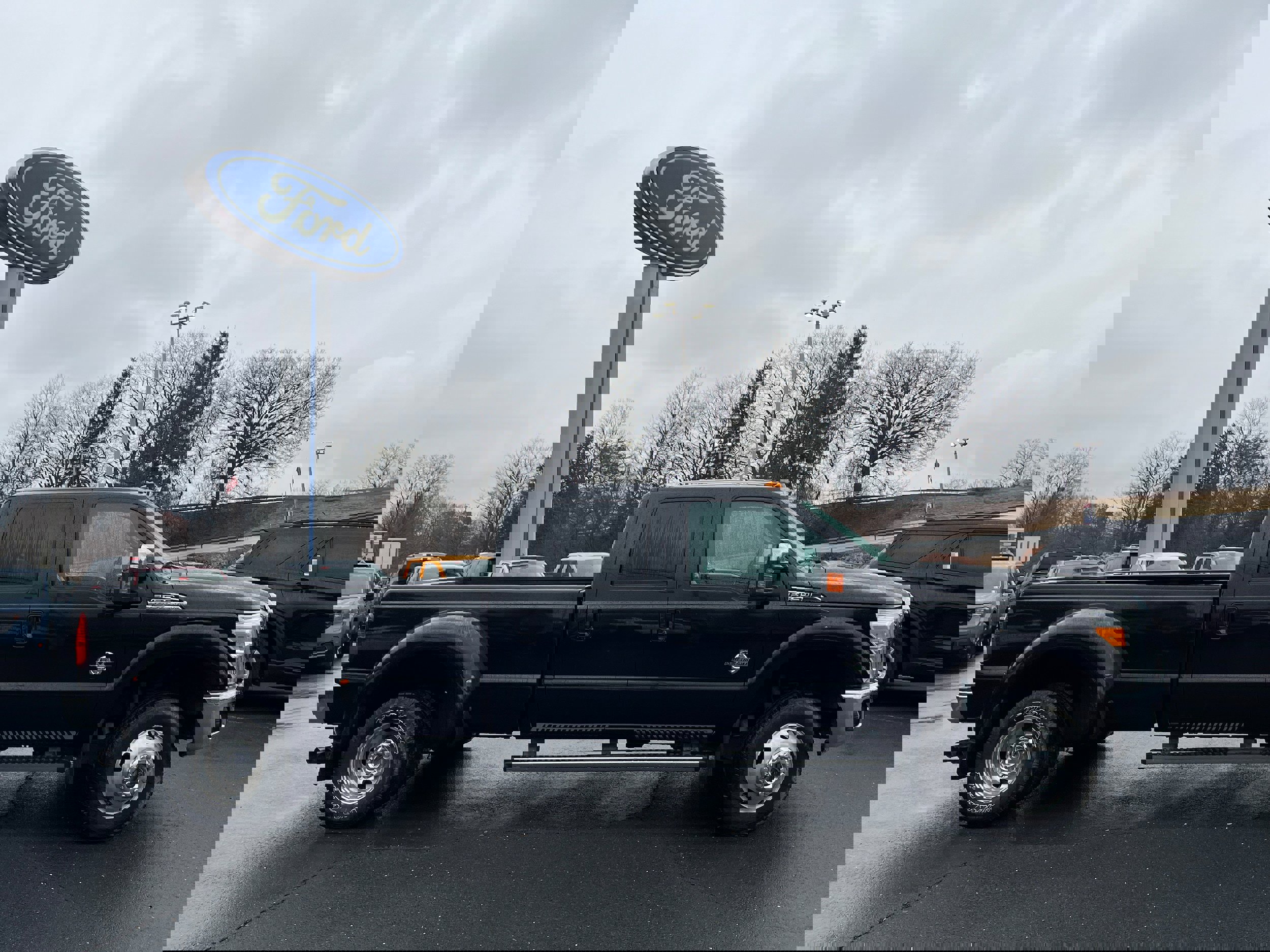 Used 2011 Ford F350 Lariat w/ Lariat Interior Pkg image 4