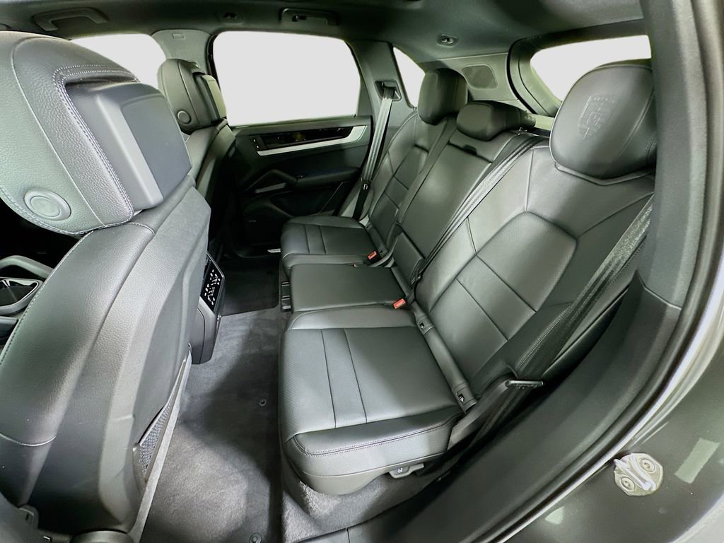 New 2025 Porsche Cayenne image 24