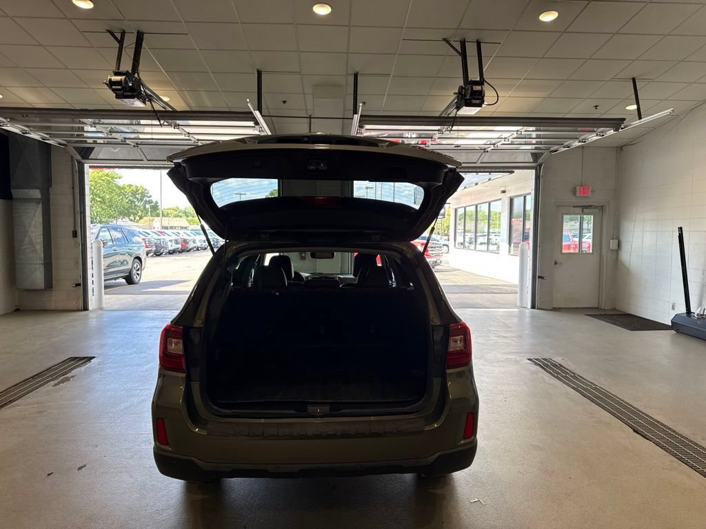 Used 2017 Subaru Outback 3.6R Touring AWD/4WD image 16