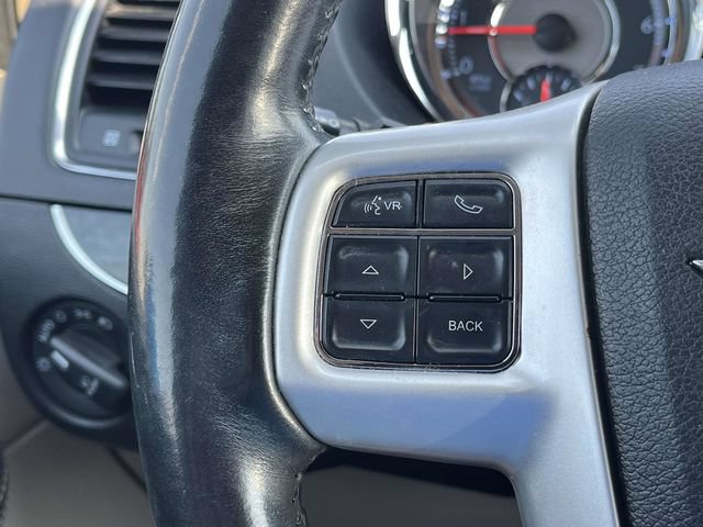 Used 2014 Chrysler Town & Country Touring-L w/ Driver Convenience Group FWD image 27
