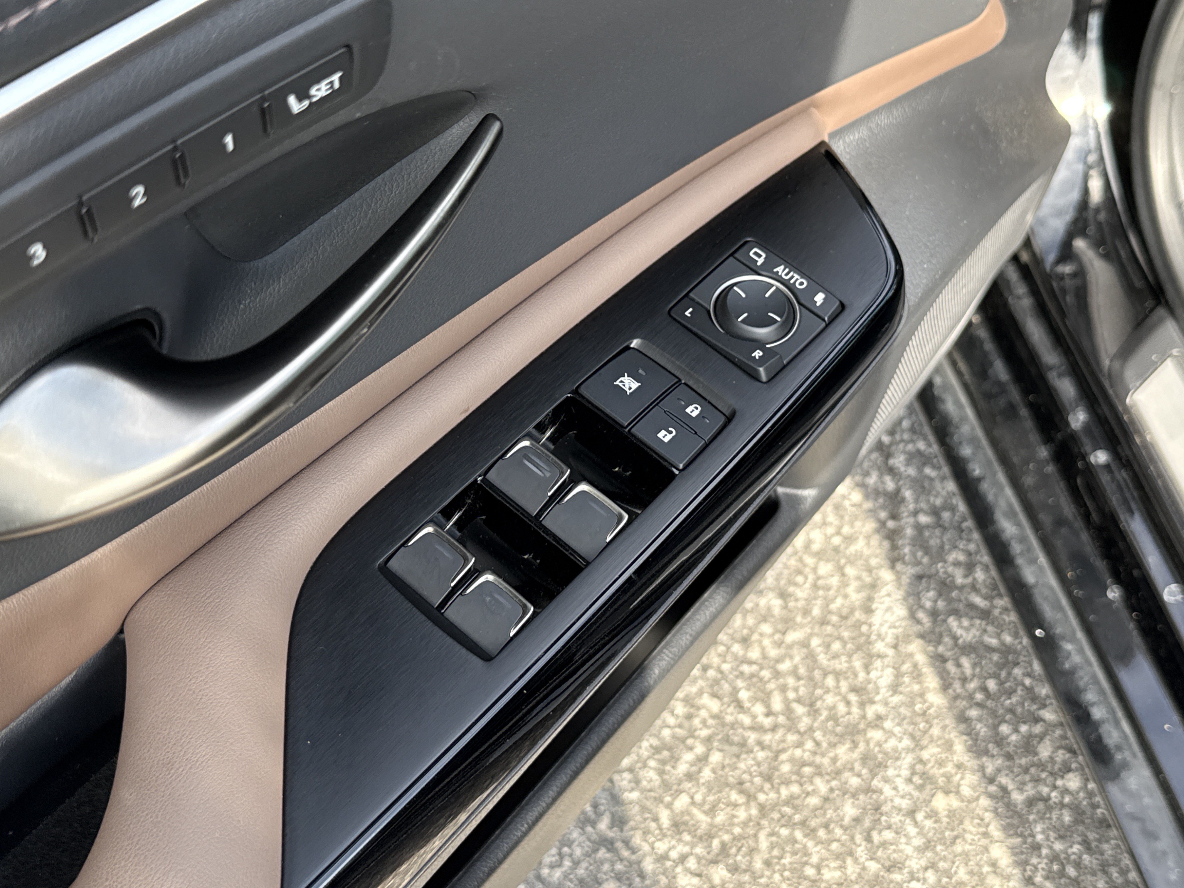 Used 2024 Lexus ES 350 w/ Premium Package FWD image 15