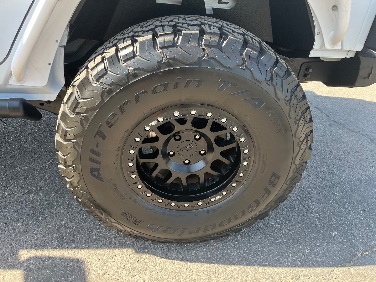Used 2018 Jeep Wrangler Unlimited Rubicon w/ Connectivity Group AWD/4WD image 40