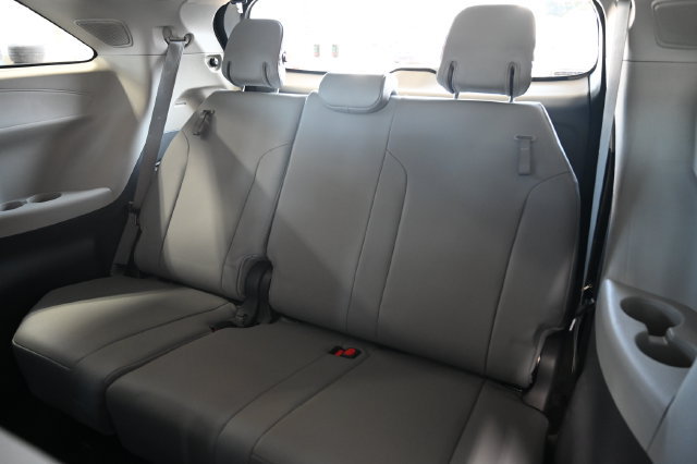 Used 2021 Toyota Sienna XLE w/ XLE Plus Package FWD image 13