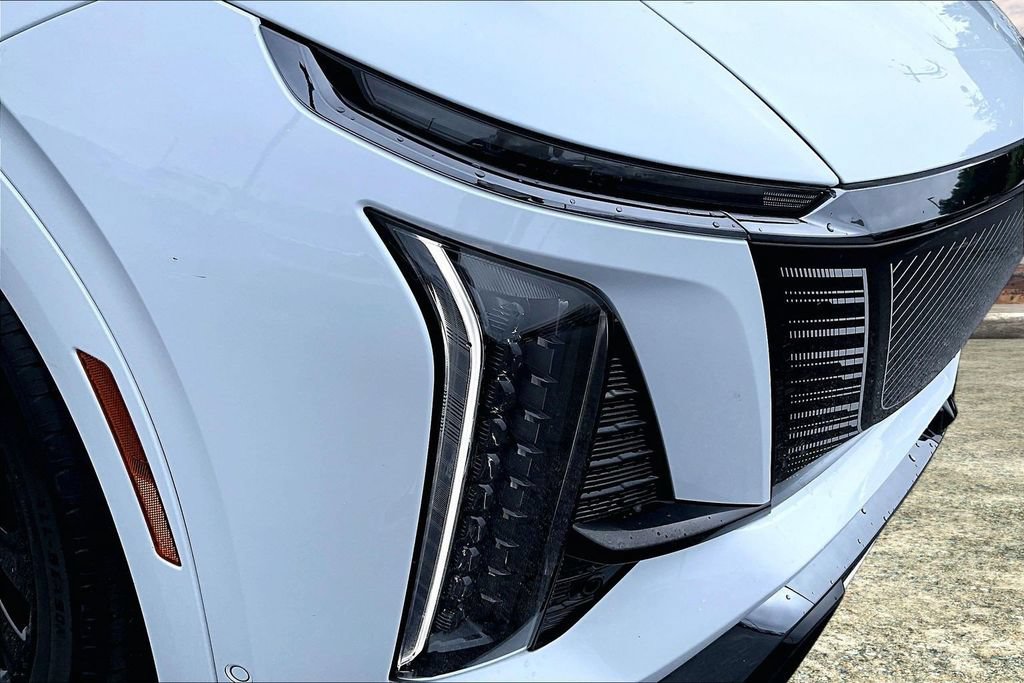 Certified 2026 Cadillac Vistiq Platinum AWD/4WD image 33