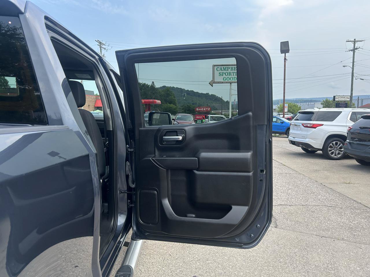 Used 2022 Chevrolet Silverado 1500 LT AWD/4WD image 41
