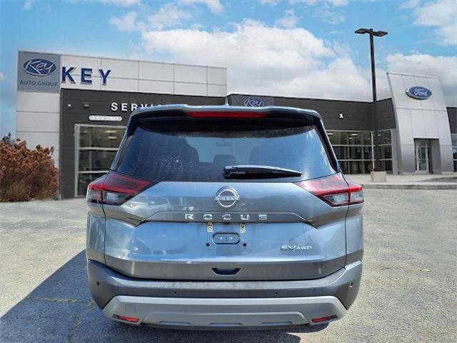 Used 2023 Nissan Rogue SV image 4