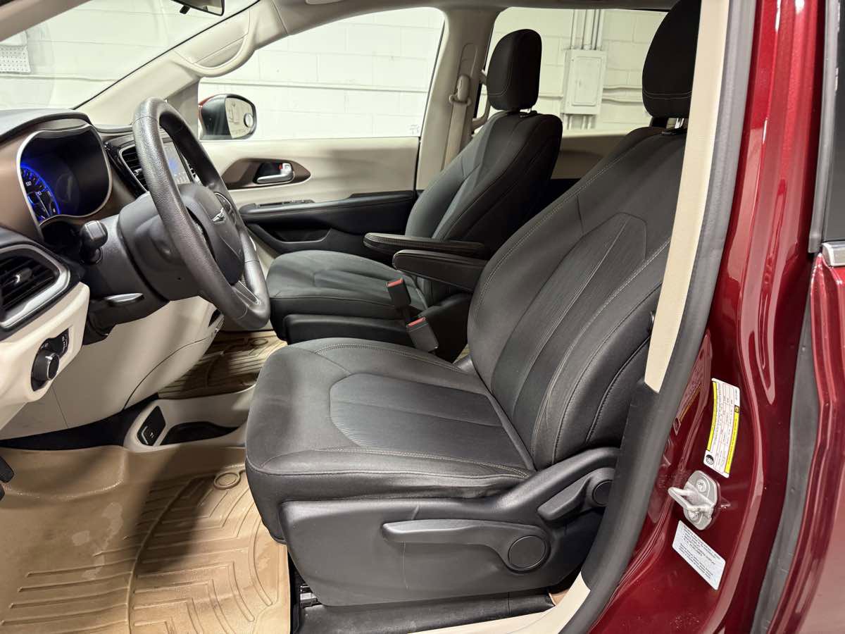 Used 2018 Chrysler Pacifica L image 14