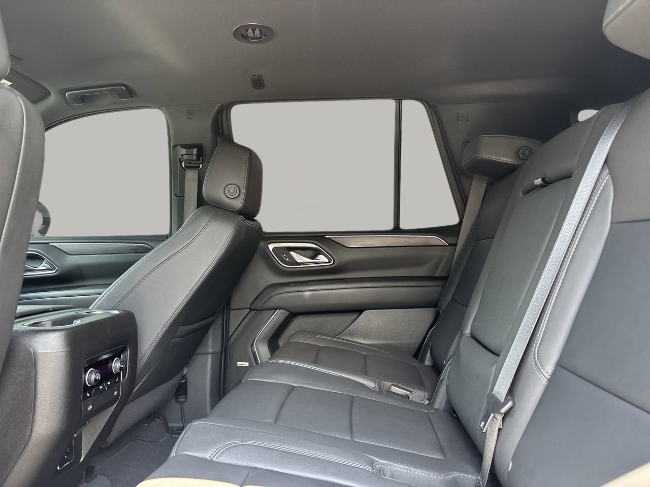 Used 2024 Chevrolet Tahoe Z71 w/ Luxury Package AWD/4WD image 17