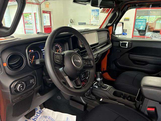 Certified 2025 Jeep Gladiator Mojave w/ Convenience Group AWD/4WD image 14