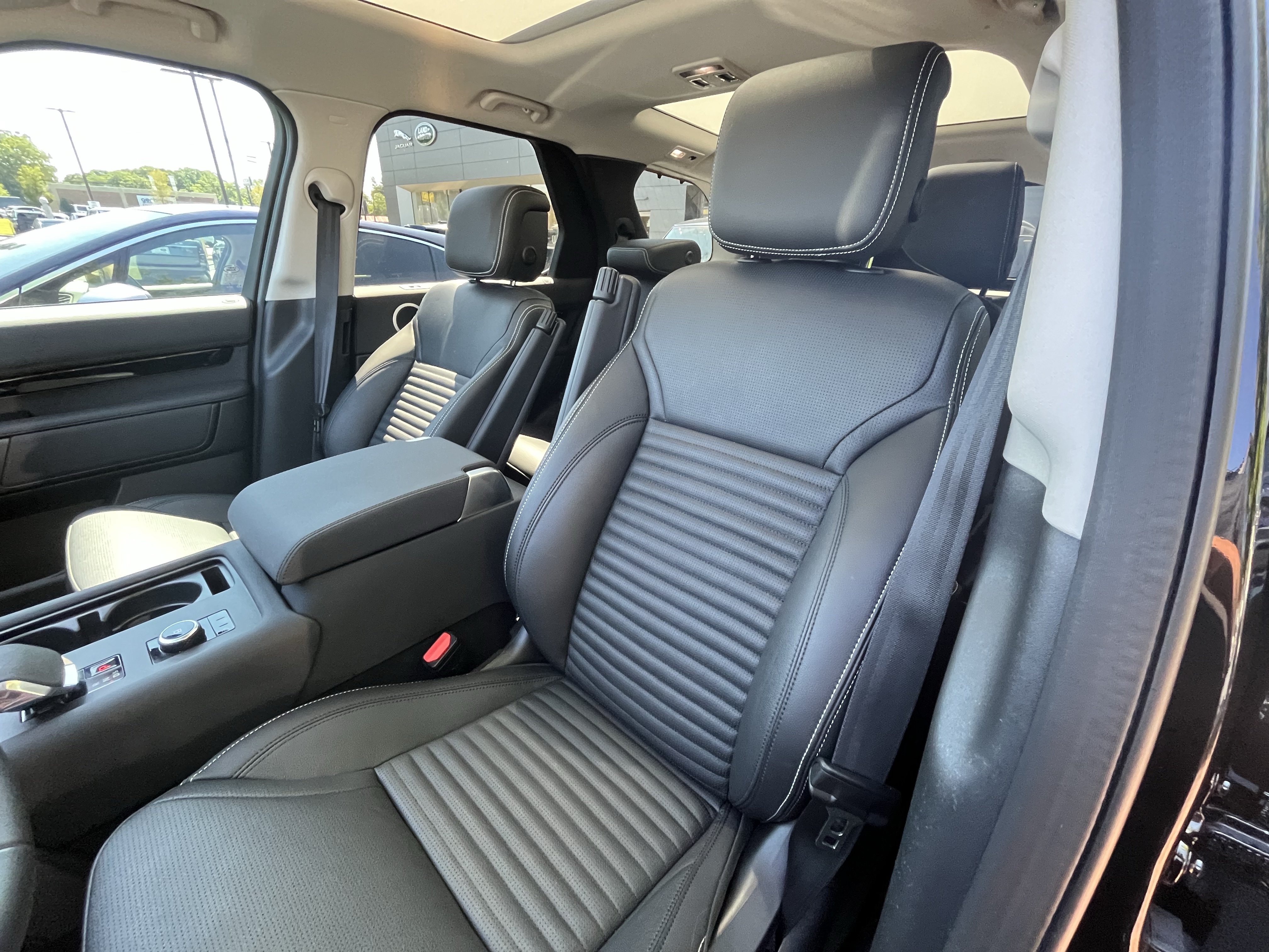 Certified 2024 Land Rover Discovery S AWD/4WD image 17