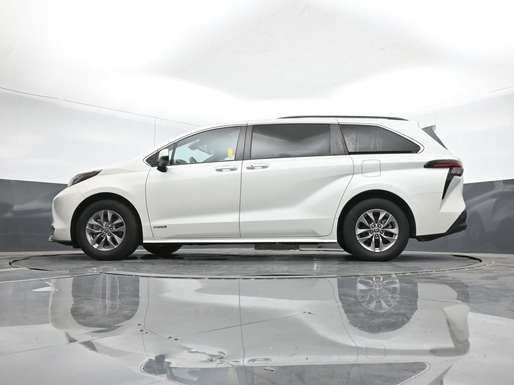 Used 2021 Toyota Sienna XLE image 39