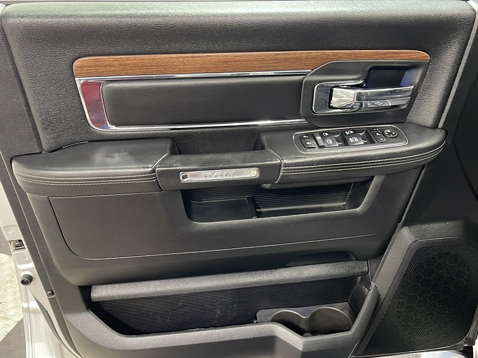 Used 2017 RAM 1500 Laramie w/ Convenience Group AWD/4WD image 14