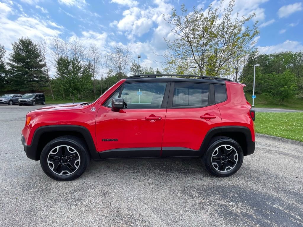 Used 2017 Jeep Renegade Trailhawk w/ Premium Trailhawk Package AWD/4WD image 6