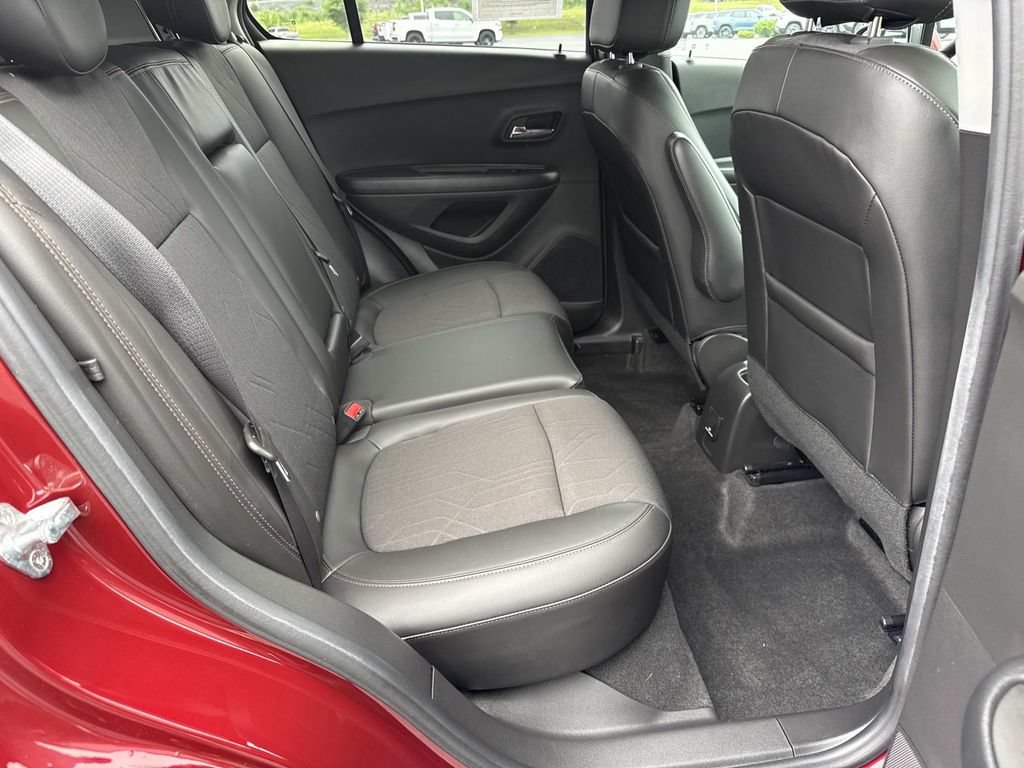Used 2022 Chevrolet Trax LT w/ LT Convenience Package AWD/4WD image 21