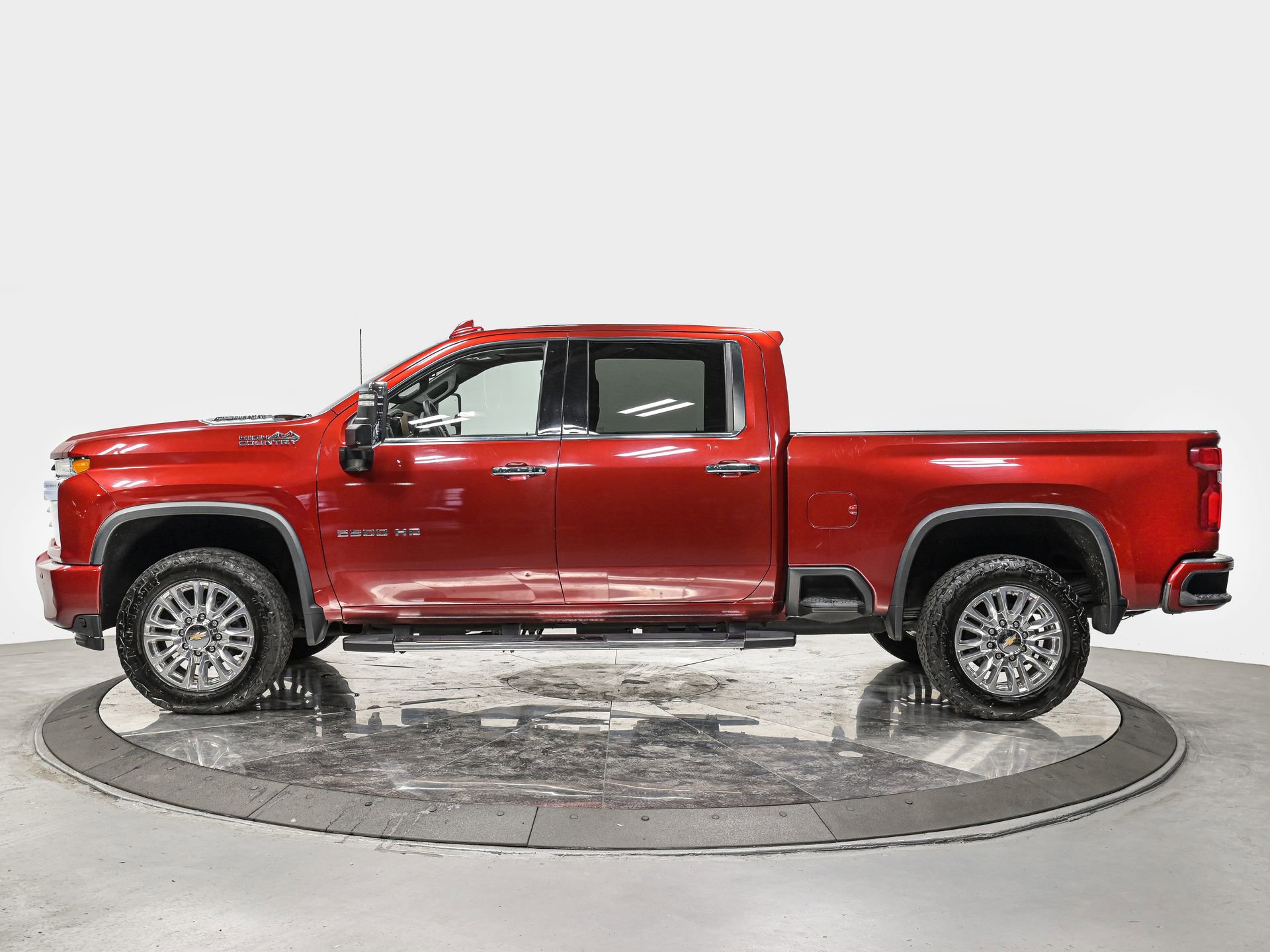 Used 2022 Chevrolet Silverado 2500 High Country w/ Safety Package II image 2