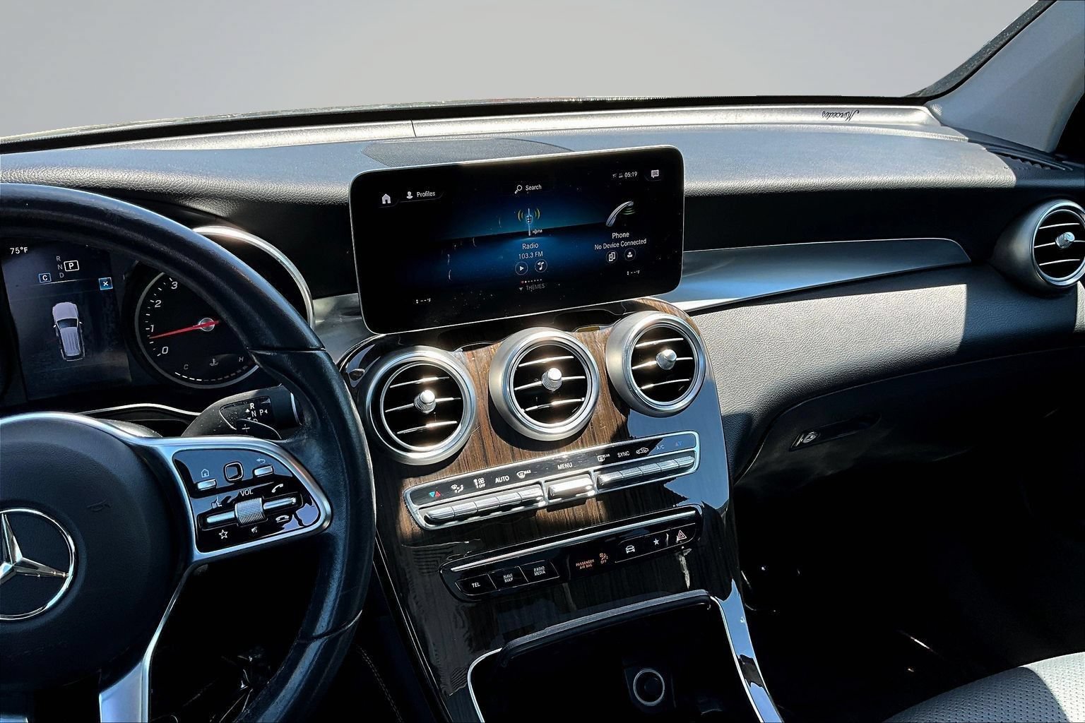Used 2021 Mercedes-Benz GLC 300 w/ Premium Package image 11