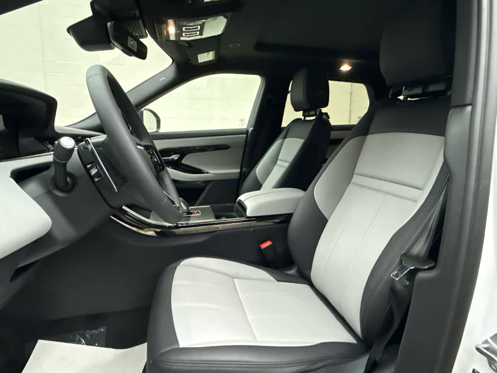 New 2026 Land Rover Range Rover Evoque Dynamic SE image 12