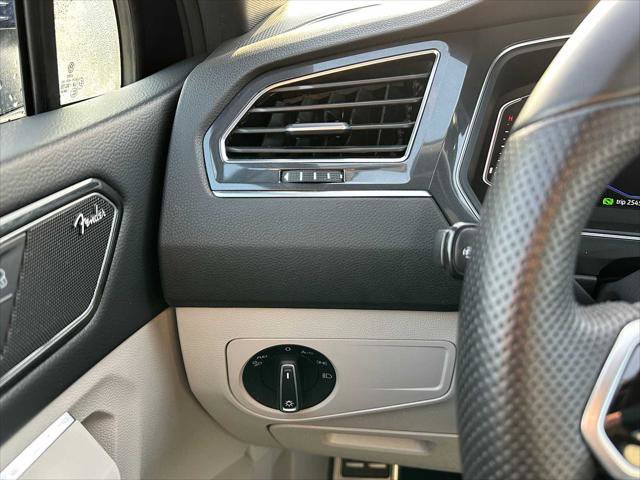 Used 2022 Volkswagen Tiguan SEL R-Line image 31