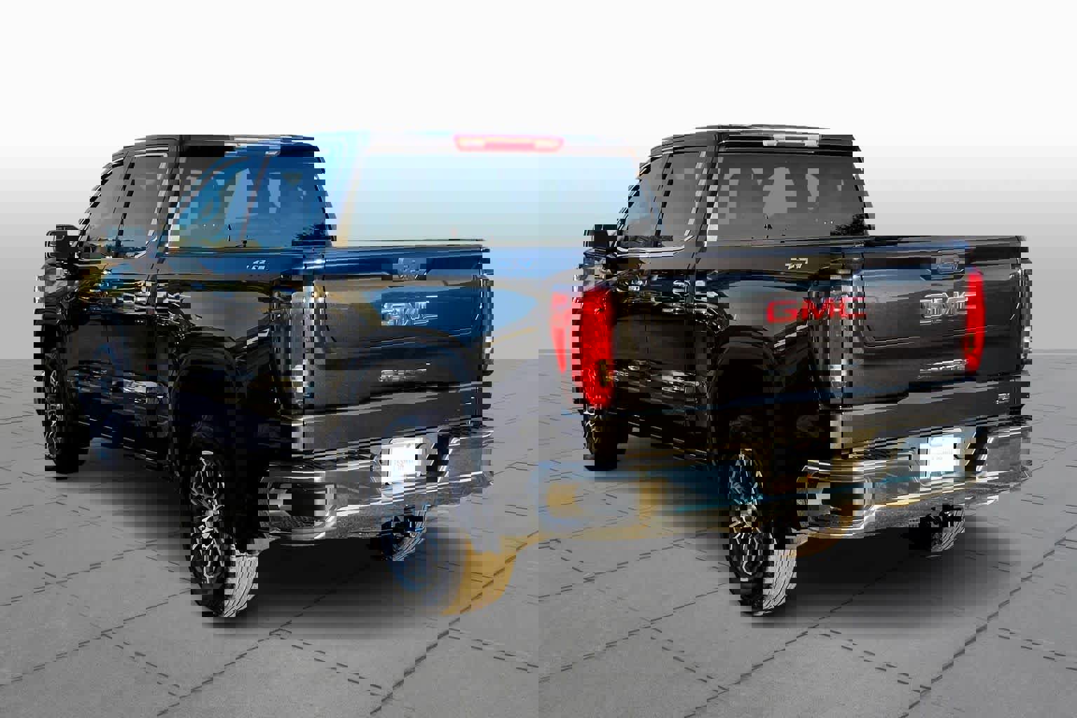 Used 2025 GMC Sierra 1500 SLT image 11