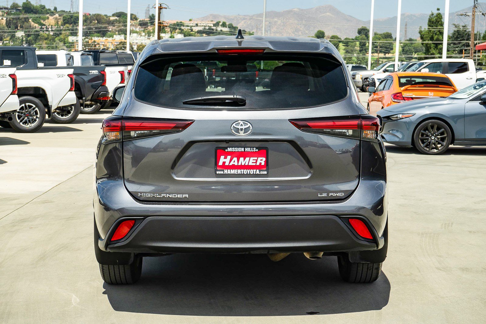 Certified 2025 Toyota Highlander LE AWD/4WD image 3