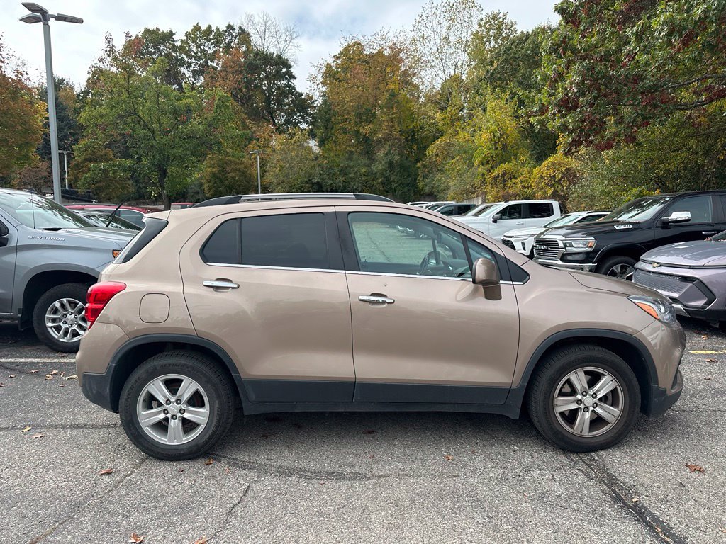 Used 2018 Chevrolet Trax LT w/ LT Convenience Package FWD image 27