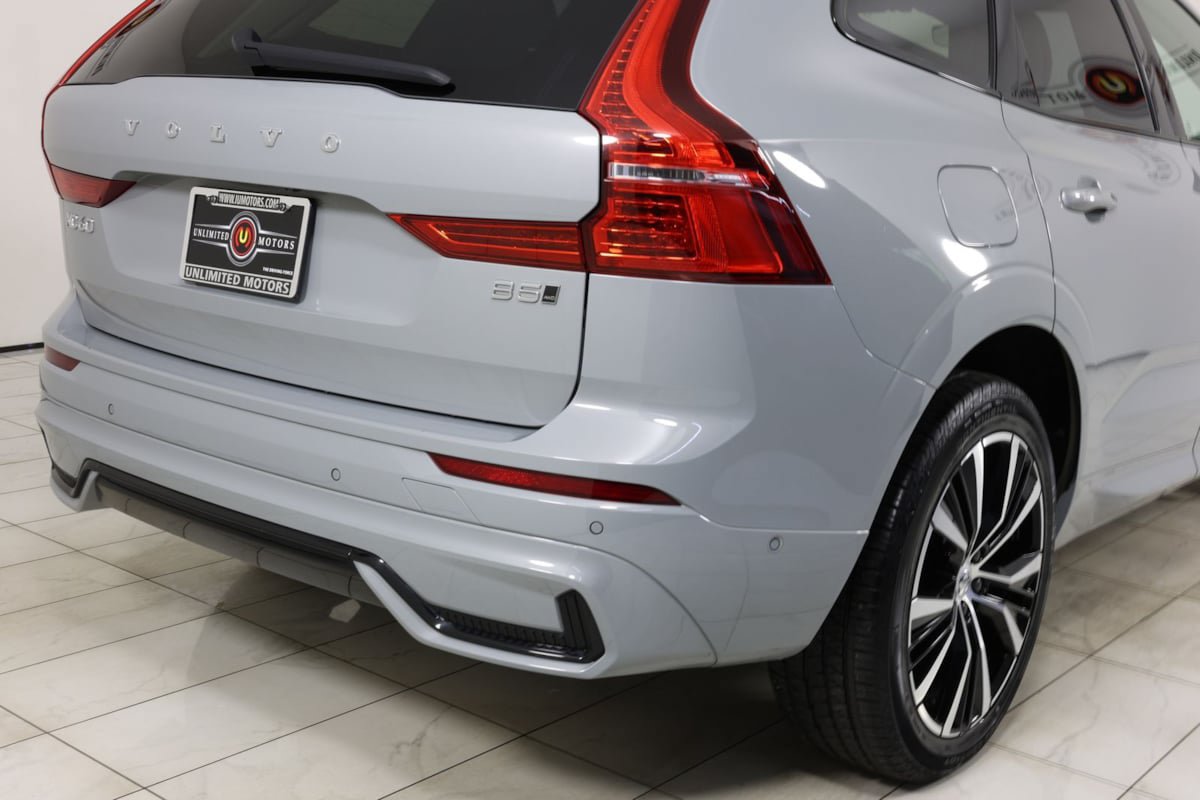 Used 2025 Volvo XC60 B5 Plus AWD/4WD image 43