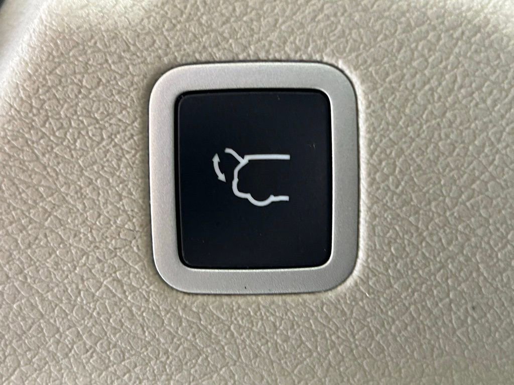 Used 2023 Chrysler Pacifica Touring-L image 15