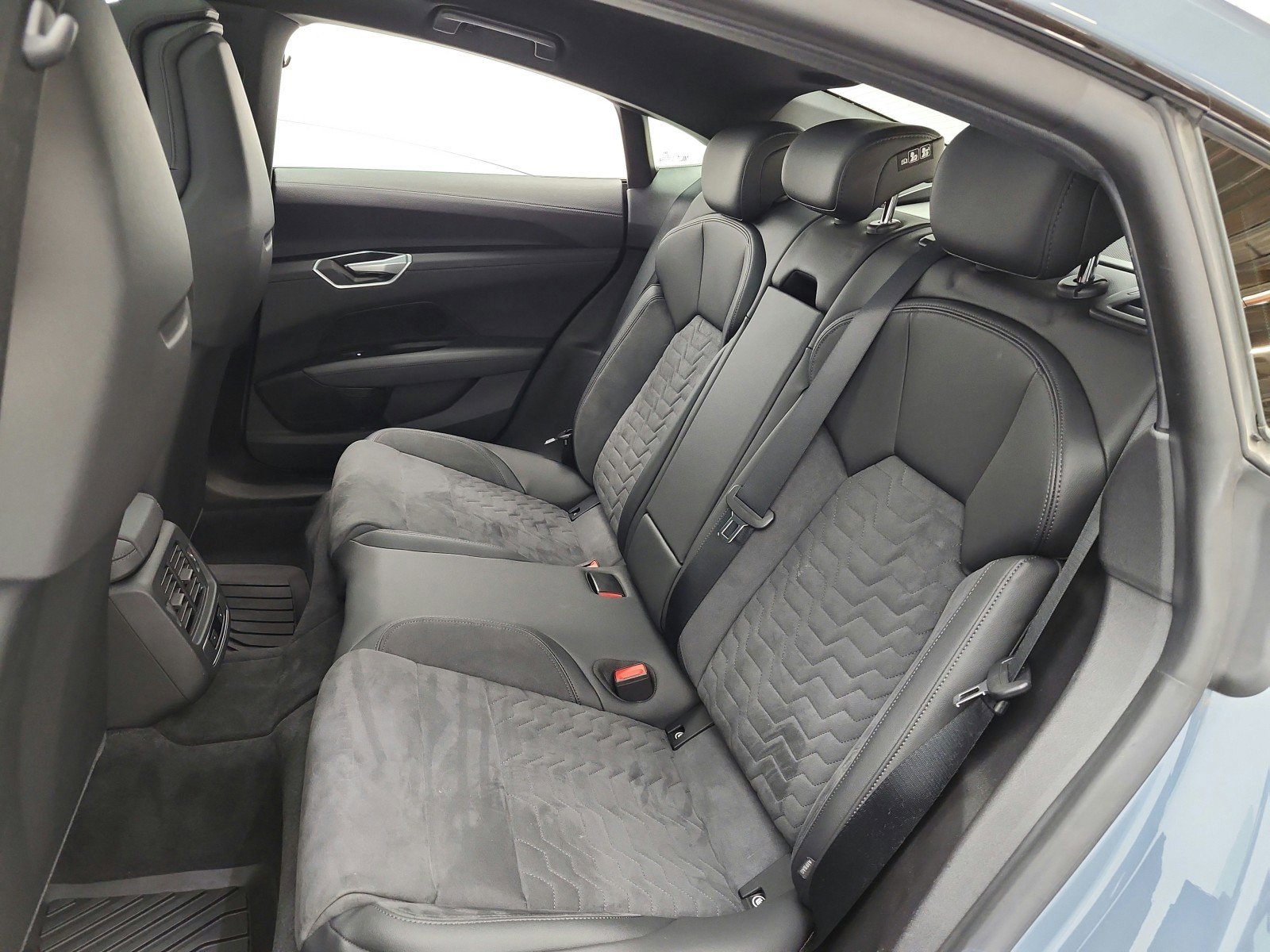 Used 2022 Audi e-tron GT Premium Plus image 15