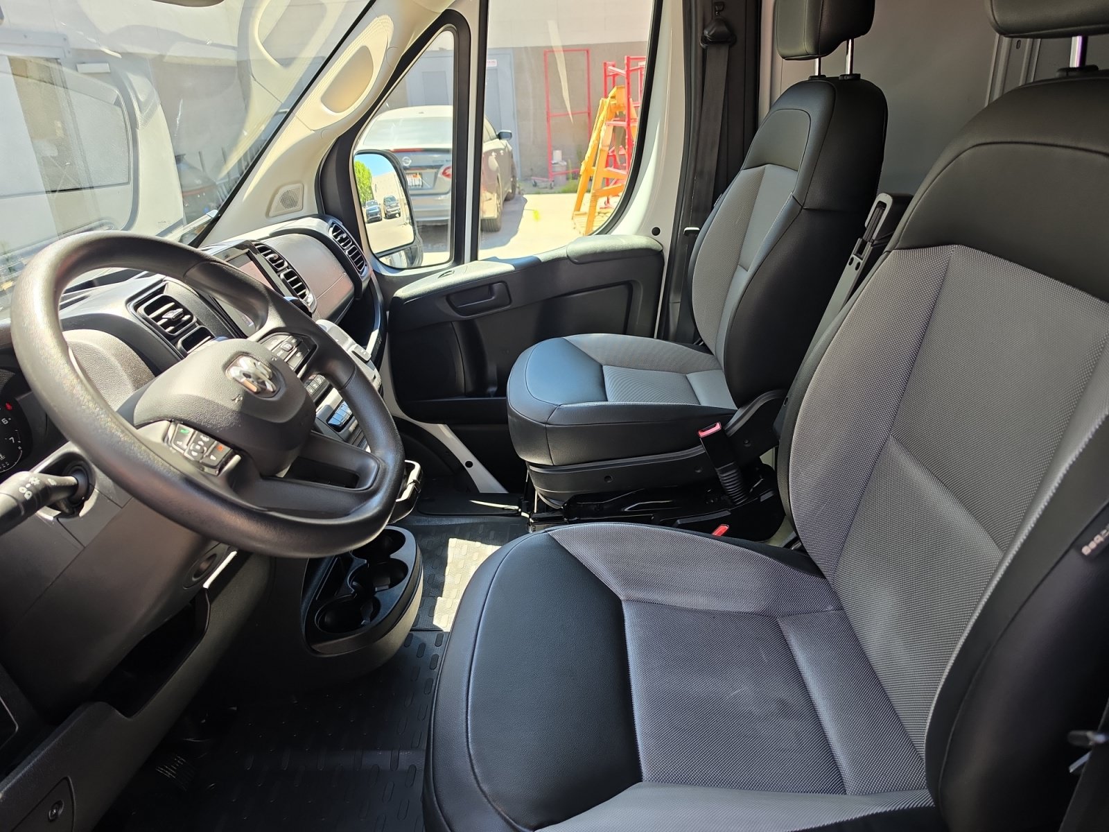 Used 2025 RAM ProMaster 2500 w/ Convenience Group FWD image 13
