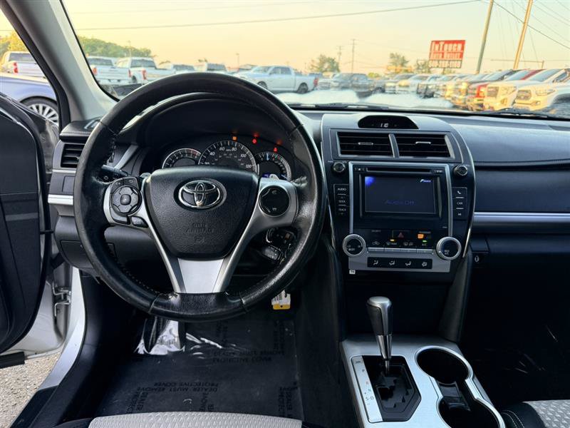 Used 2013 Toyota Camry SE w/ Preferred Accessory Pkg FWD image 19