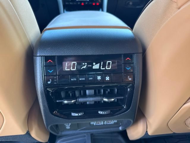 Used 2025 Jeep Grand Cherokee L Summit AWD/4WD image 25