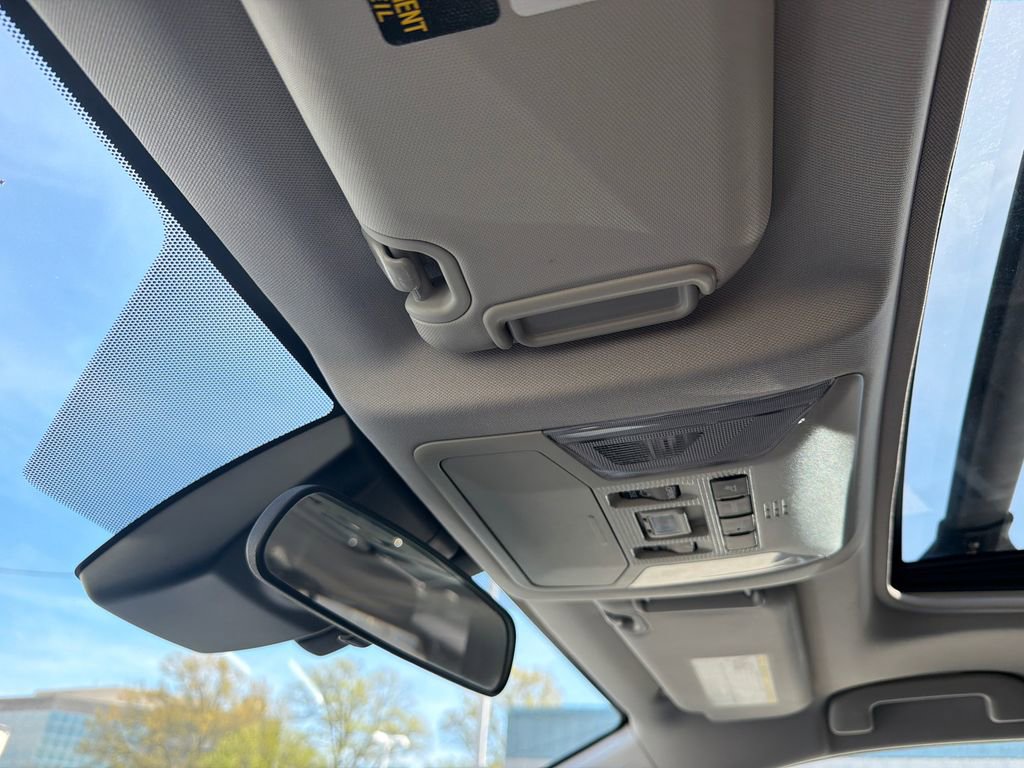 Used 2021 Toyota RAV4 XLE Premium image 32