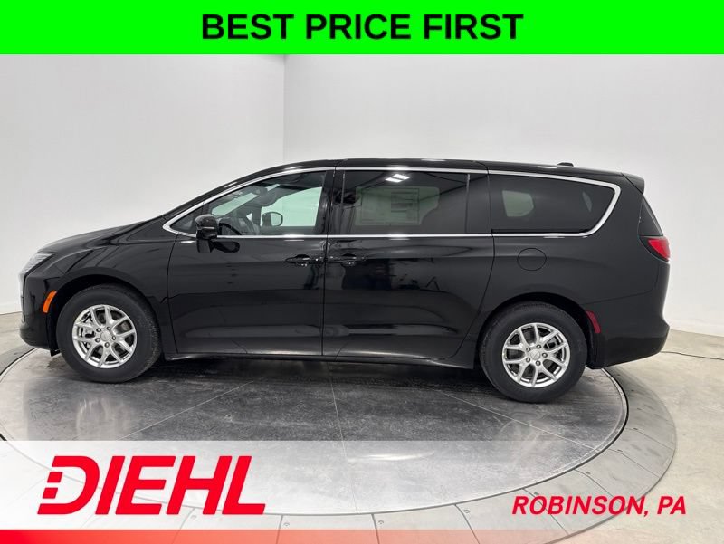 New 2027 Chrysler Pacifica Select w/ Family Tech Group FWD image 4