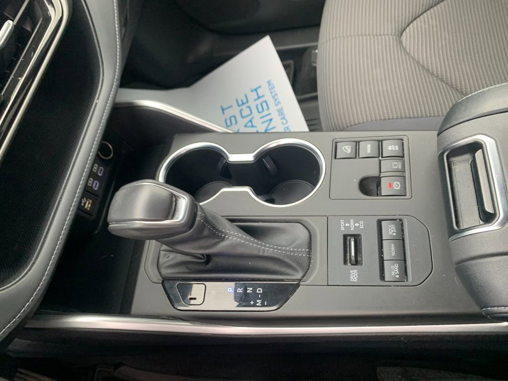 Used 2023 Toyota Highlander LE image 24