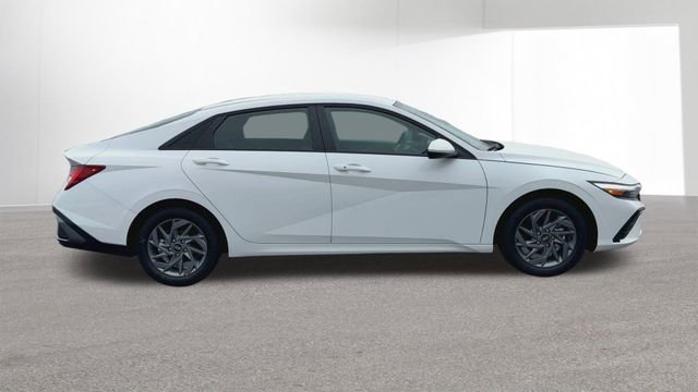New 2026 Hyundai Elantra Blue image 10