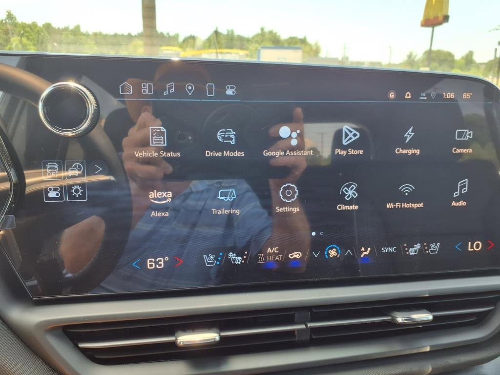 New 2025 Chevrolet Silverado EV LT image 21