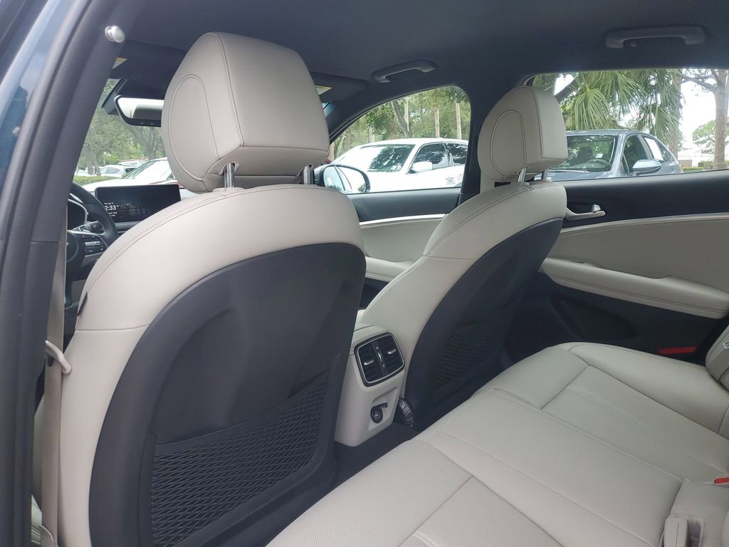 Used 2023 Genesis G70 2.0T image 17