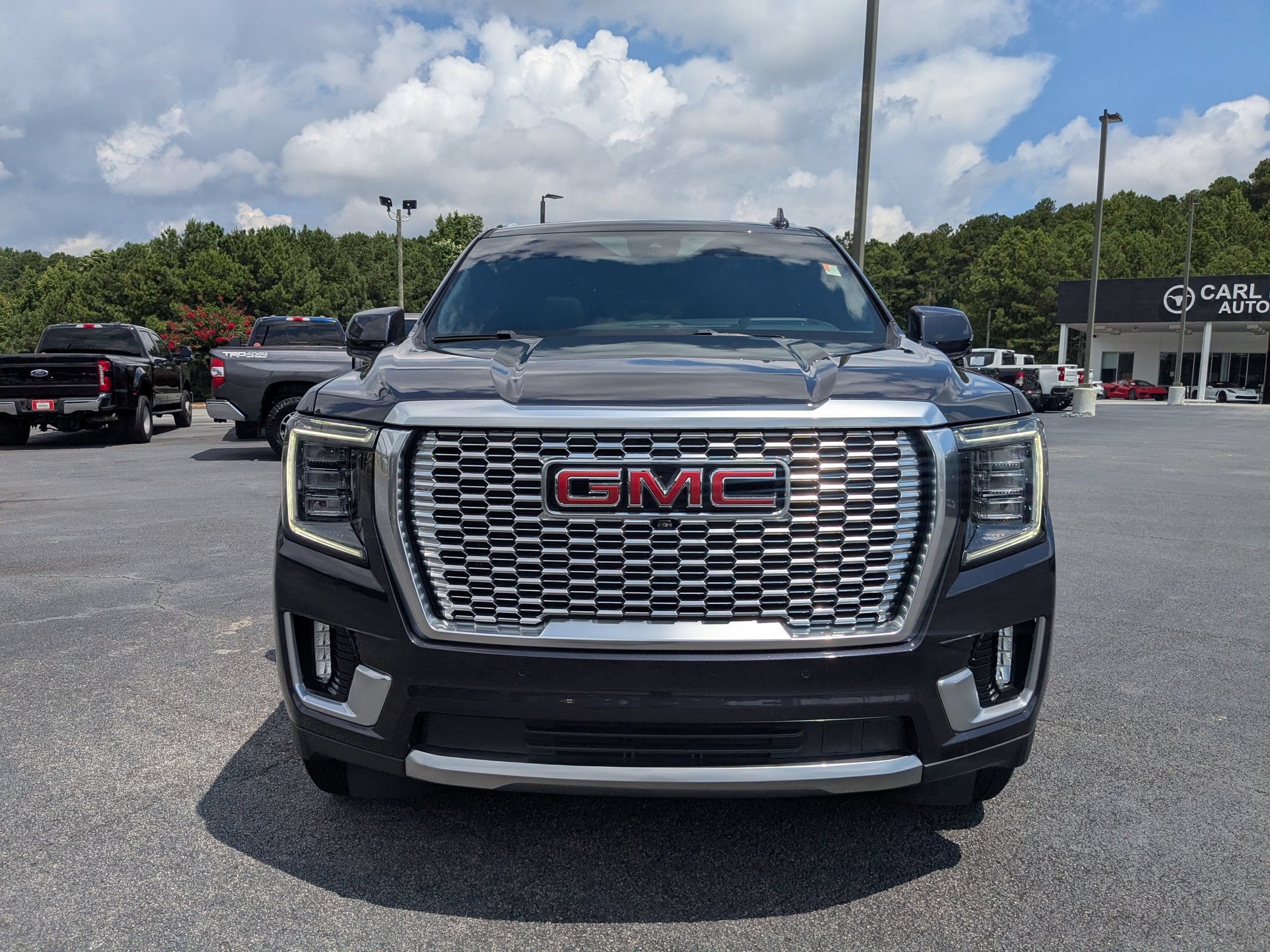 Used 2024 GMC Yukon Denali w/ Advanced Technology Package AWD/4WD image 2