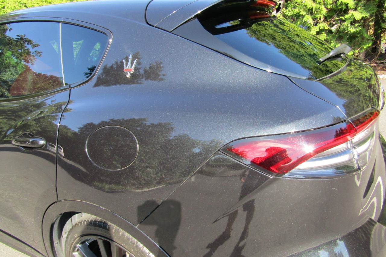 Used 2022 Maserati Levante Trofeo AWD/4WD image 5