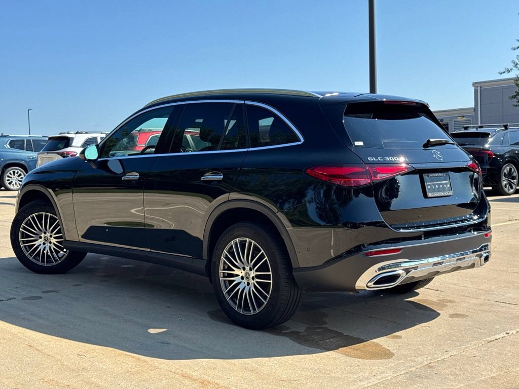 Used 2025 Mercedes-Benz GLC 300 4MATIC image 3