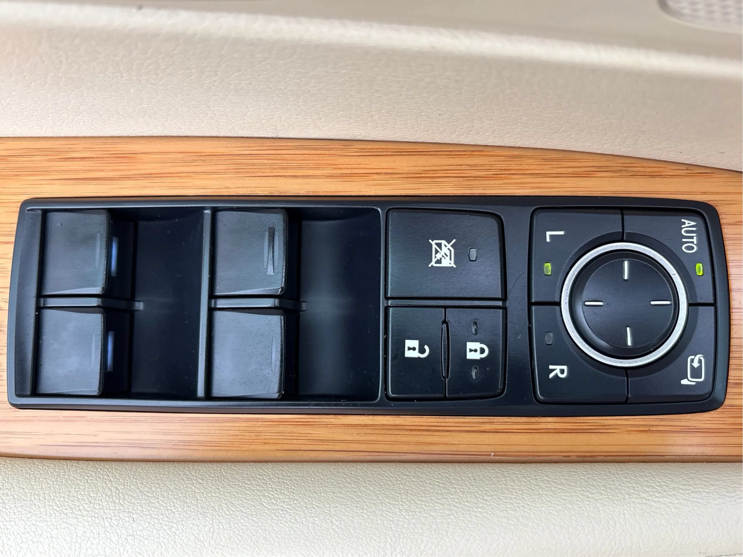 Used 2015 Lexus RX 450h FWD image 46