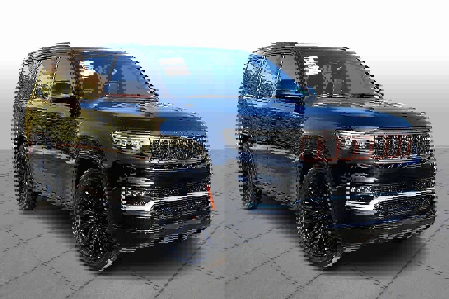 Used 2022 Jeep Grand Wagoneer Series II w/ Premium Group II image 2