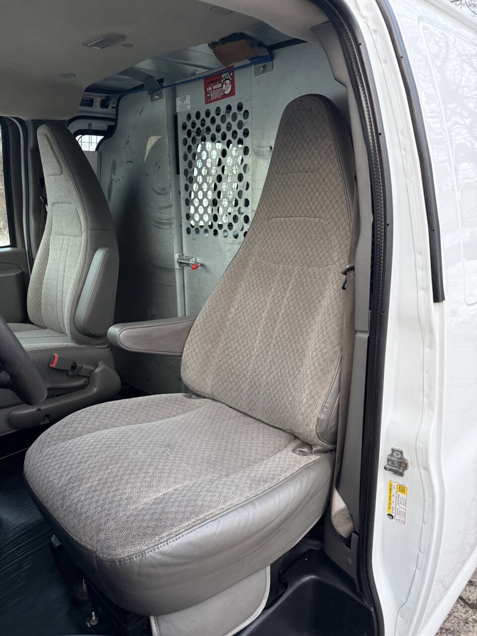 Used 2018 Chevrolet Express 2500 w/ Enhanced Convenience Package image 13