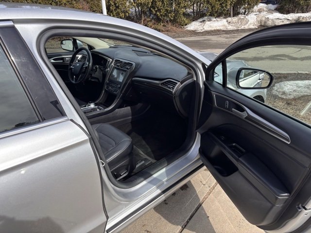 Used 2017 Ford Fusion Energi SE image 11